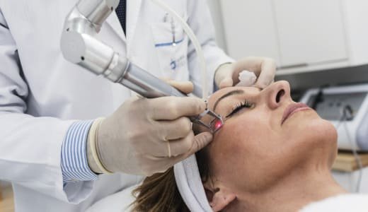 Tratamiento periocular con láser CO2